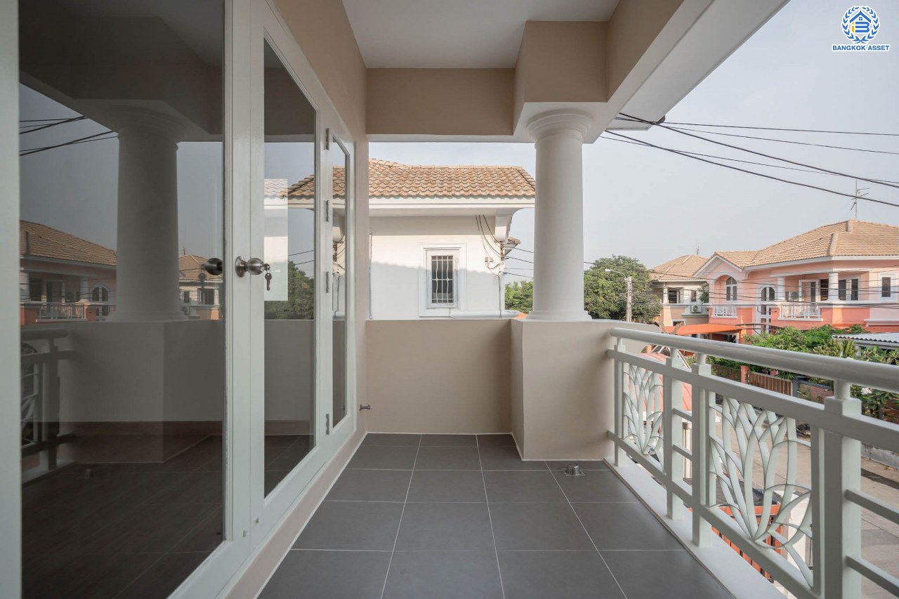 บ้านมือสองตกแต่งใหม่ สุดคุ้ม! โครงการ ภัสสร8 บางใหญ่ ดีไซน์สวย เนื้อที่ 50.7 ตร.ว. ฟังก์ชัน 4 ห้องนอน 3 ห้องน้ำ จอดรถได้ 2 คัน แต่งครบพร้อมอยู่ บนทำเลศักยภาพ โครงการติดถนนใหญ่ เข้า-ออกสะดวก ใกล้เซ็นทรัลเวสต์เกต รถไฟฟ้า "สถานีตลาดบางใหญ่" และจุดขึ้นทางด่วน "ศรีรัช"